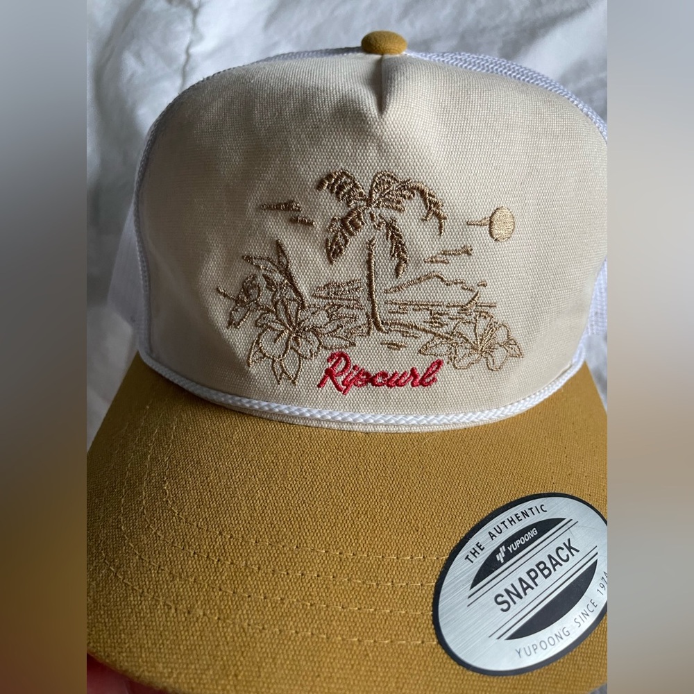Rip curl Trucker Hat - Picture 3 of 5